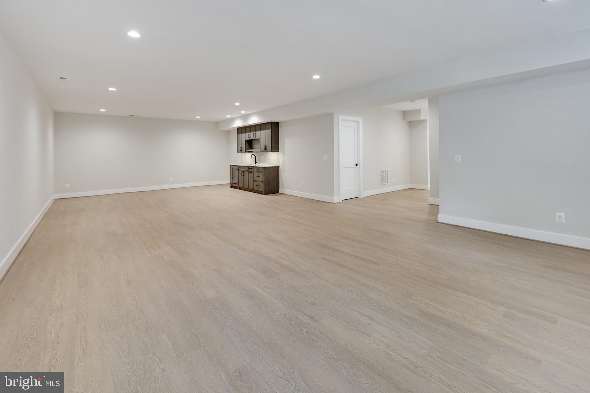 LEEWAY GARDENS - Residential