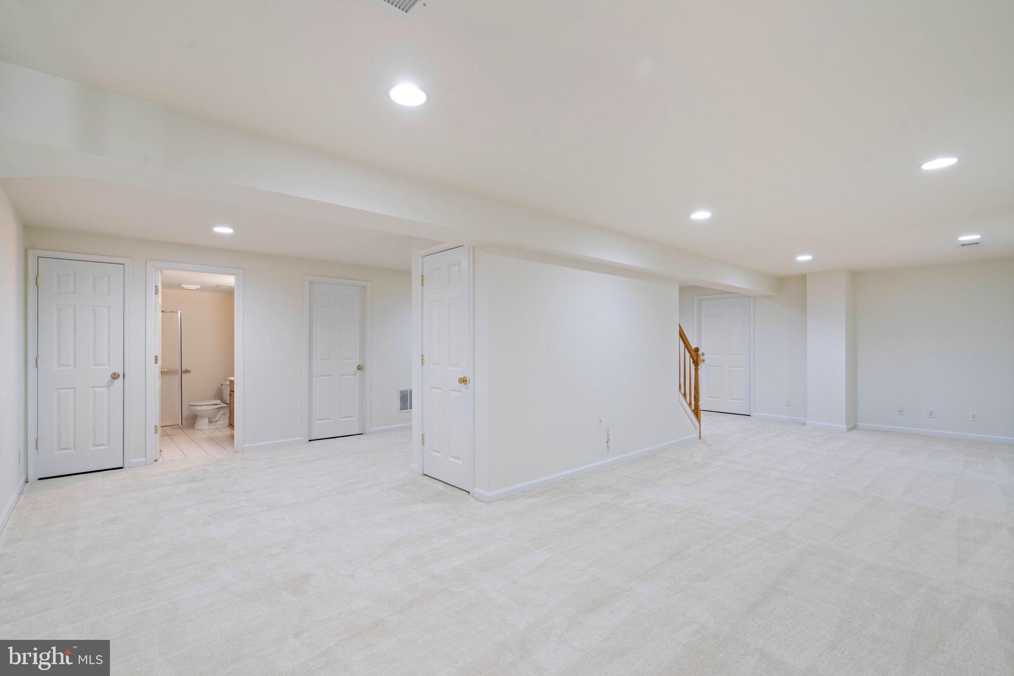 ASHBURN VILLAGE - Residential