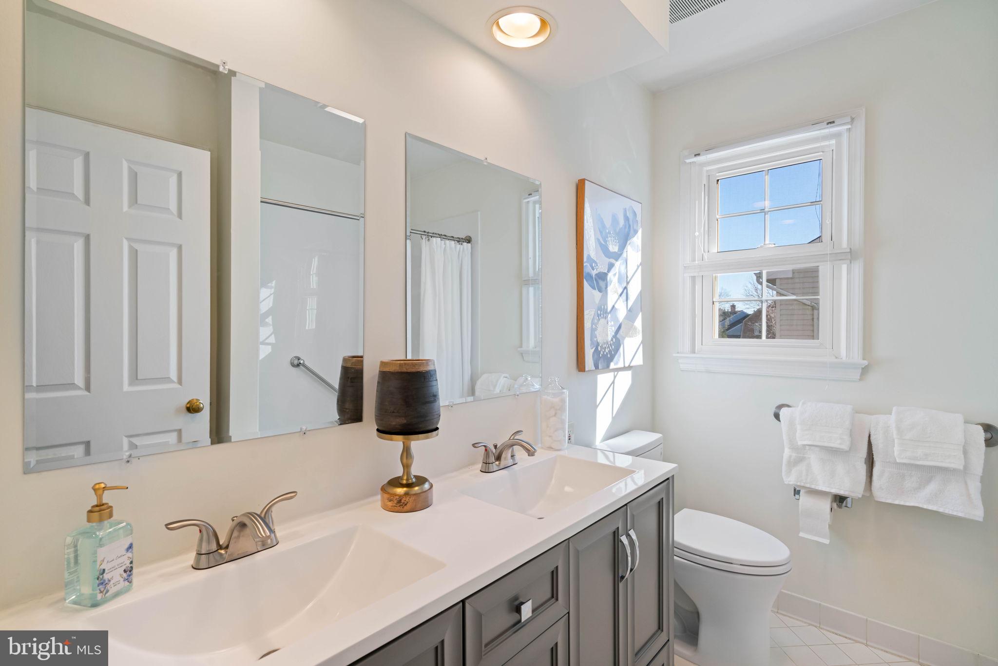 ASHBURN VILLAGE - Residential