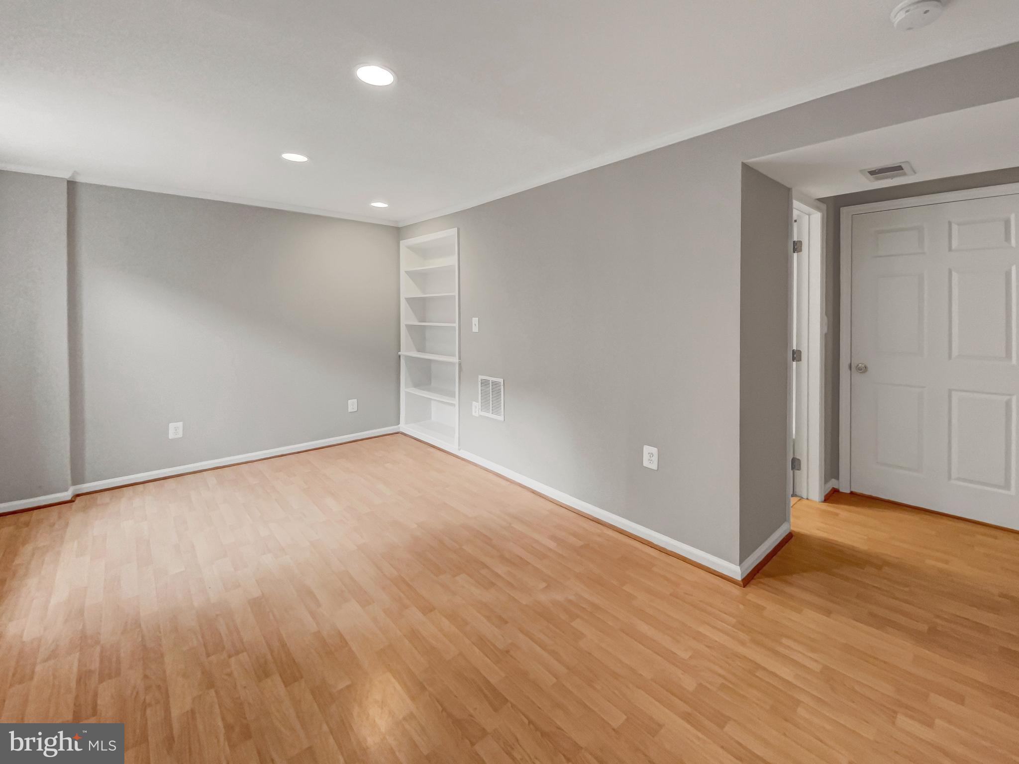 GUNNERS LAKE VILLAGE - Residential