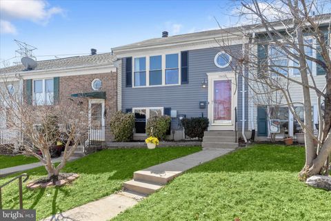Townhouse For Sale - 8624 Castlemill Circle<br/> NOTTINGHAM, MD 21236