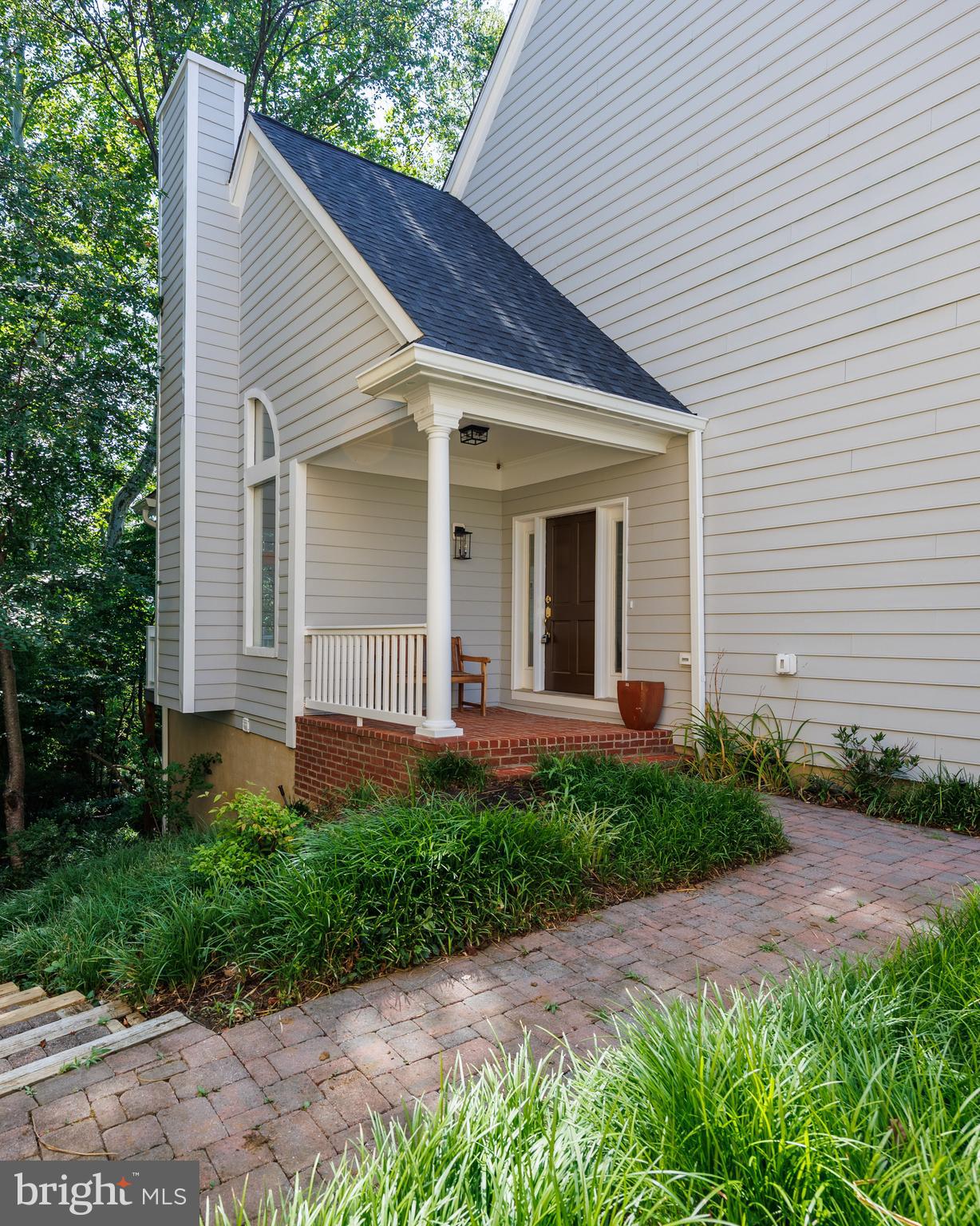 221 SPRING RACE COURT