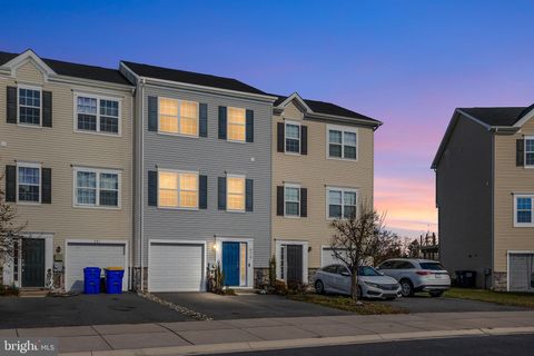 Photo of 979 Lissicasey Loop, MIDDLETOWN, DE 19709 (MLS # DENC2093298)