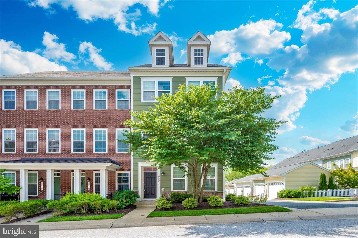 Welcome to this meticulously cared-for end-unit townhouse featuring 4 spacious bedrooms and 2.5 baths. Flooded with natural light thanks to its desirable end-unit location, this home offers an open and airy layout that perfectly blends modern living with cozy charm.
The stunning kitchen is equipped with granite countertops, stainless steel appliances, and ample cabinetry—ideal for everyday living and entertaining. Each of the generously sized secondary bedrooms can comfortably fit queen or even king-sized beds. The primary suite is a true retreat—bright, spacious, and complete with a sitting area and a custom walk-in closet, in suite primary bath with soaking tub and separate shower.
Additional features include a new roof, brand-new deck, and a 2-car rear-load garage. The home has been lovingly maintained throughout, making it truly move-in ready.
Enjoy the many community amenities, including a sparkling swimming pool, beautifully landscaped common areas, and scenic walking paths—perfect for outdoor relaxation and recreation.
Don’t miss your opportunity to own this exceptional home in a fantastic community—schedule your private tour today!