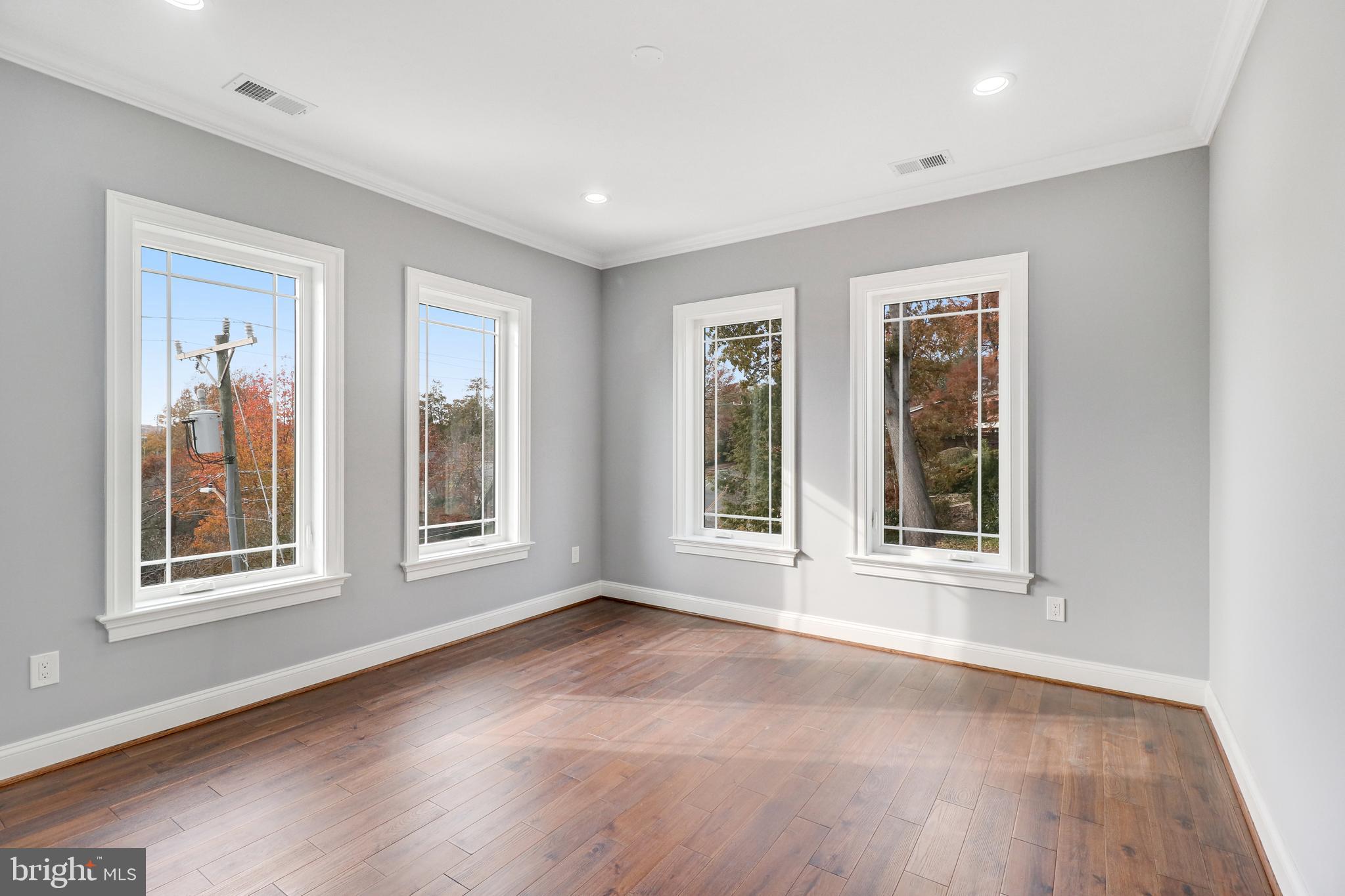 OAKCREST - Residential