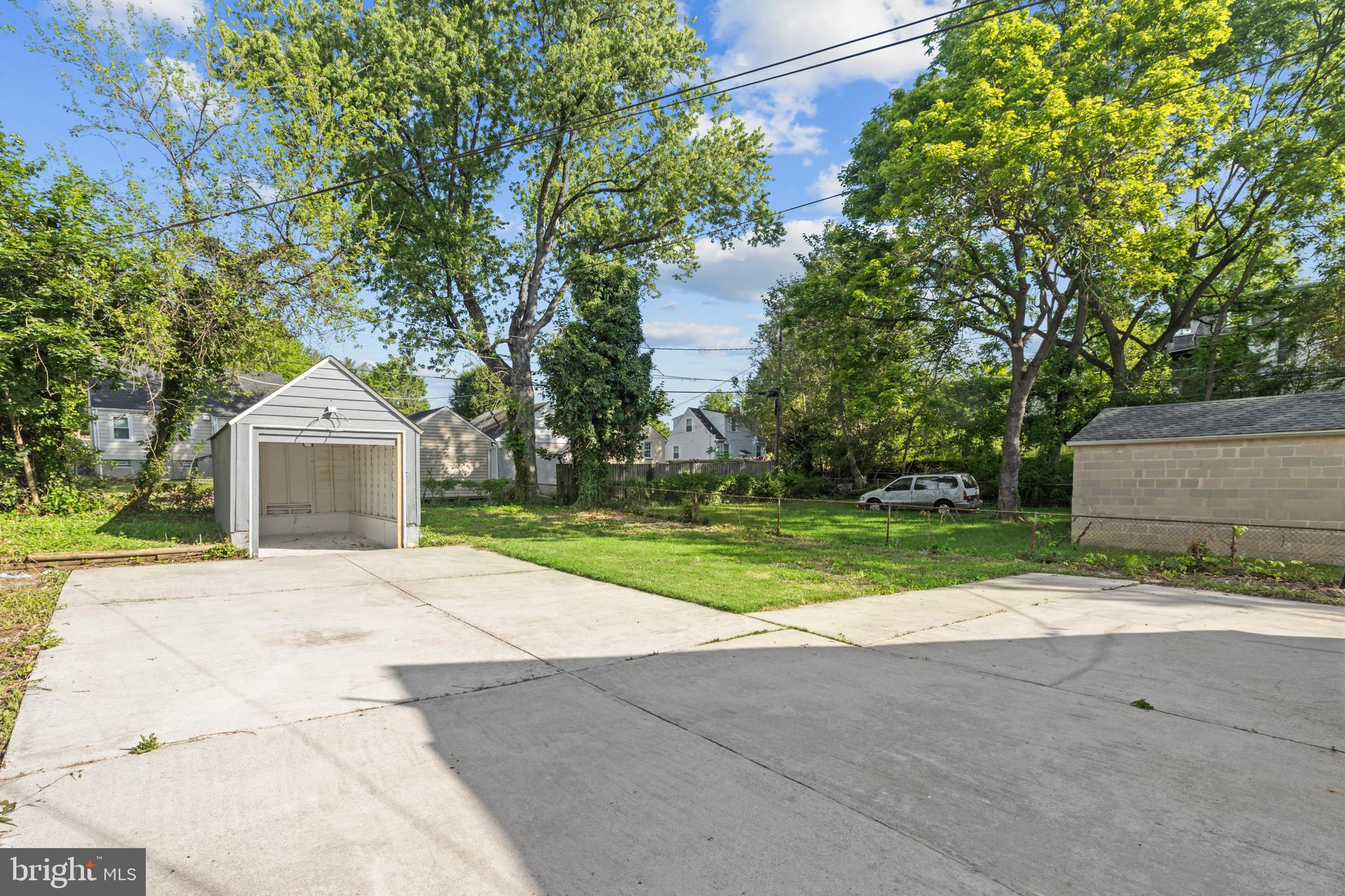 BROAD ACRES - Residential