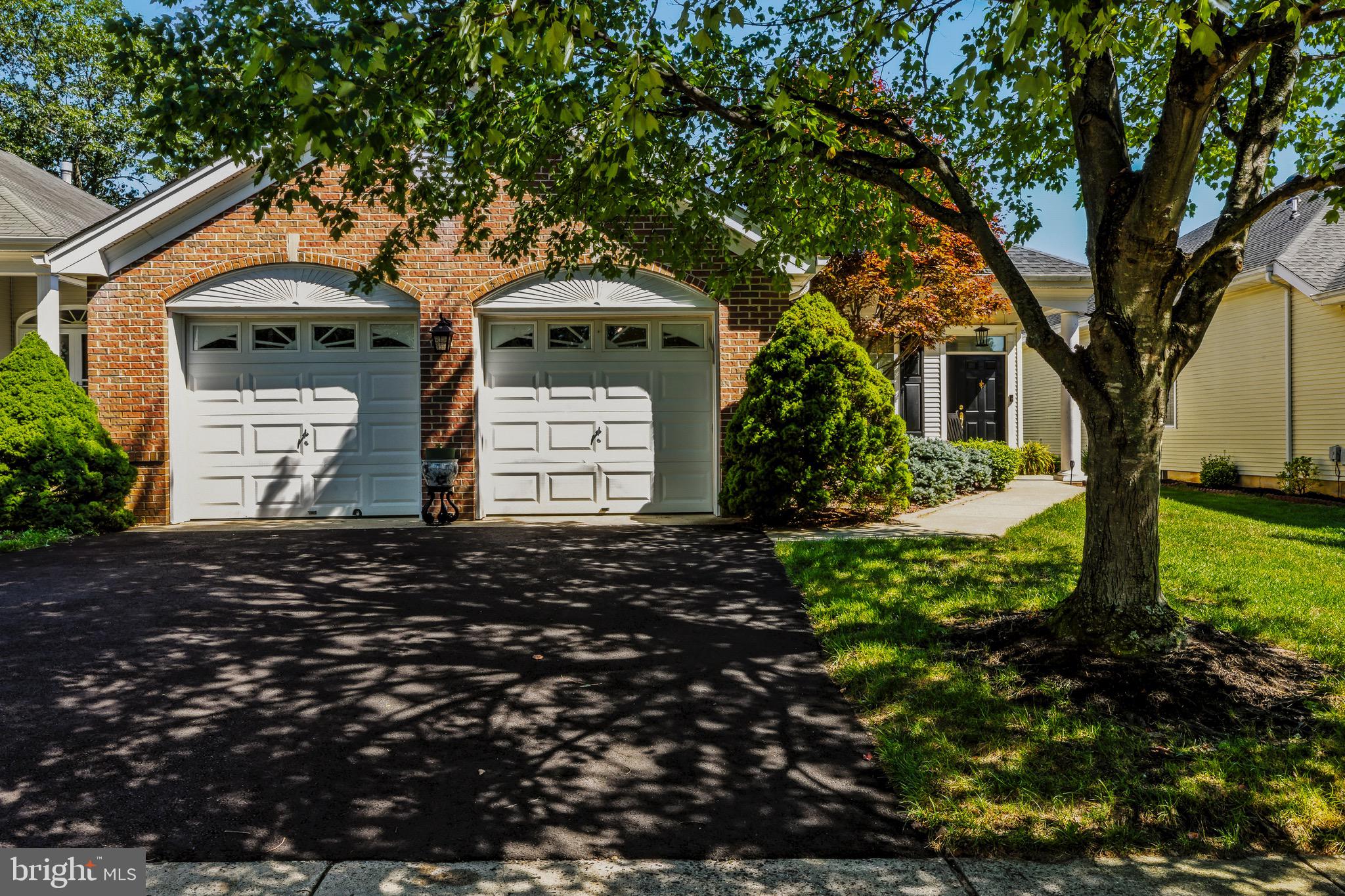 5 GREENFIELDS DRIVE