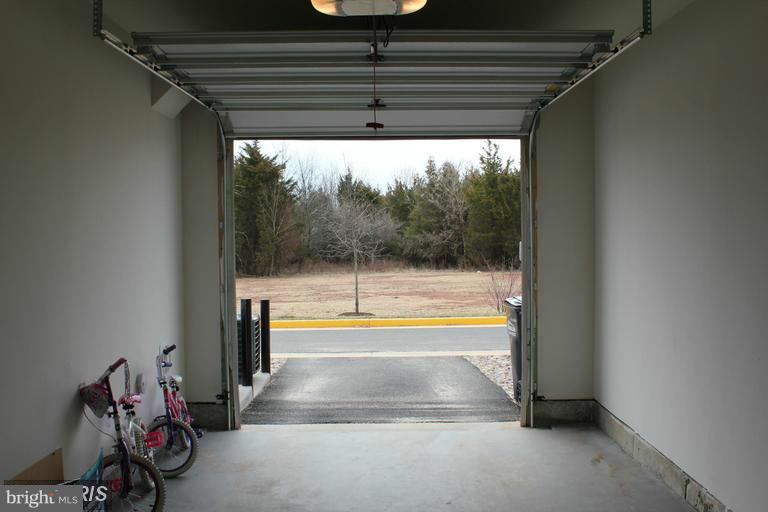 RESIDENCES AT DULLES PRK - Residential Lease