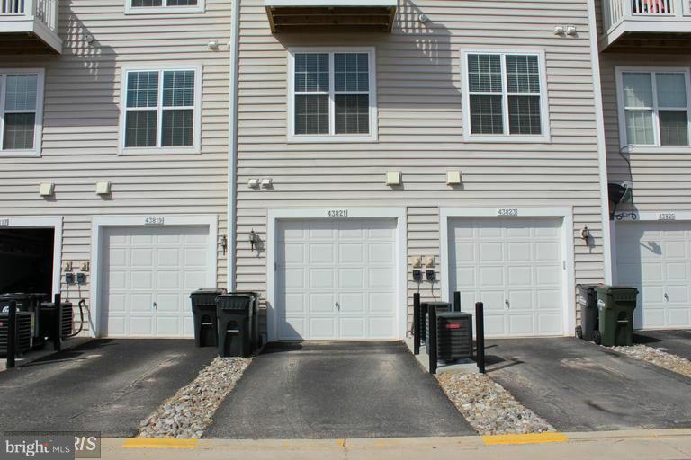 RESIDENCES AT DULLES PRK - Residential Lease