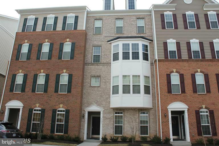 RESIDENCES AT DULLES PRK - Residential Lease