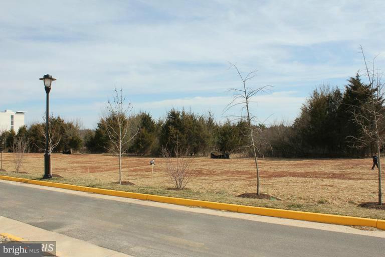 RESIDENCES AT DULLES PRK - Residential Lease