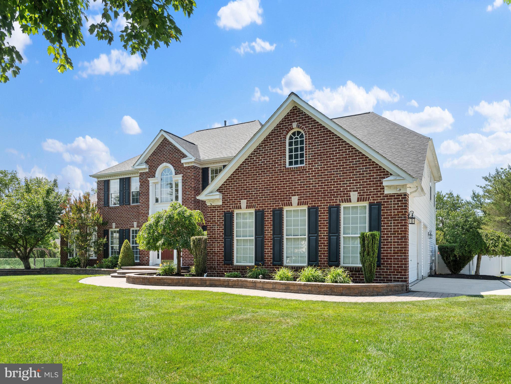 41 NICHOLAS DRIVE