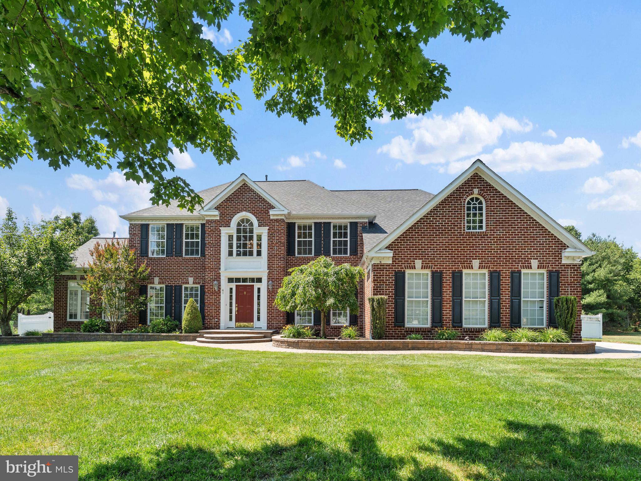 41 NICHOLAS DRIVE