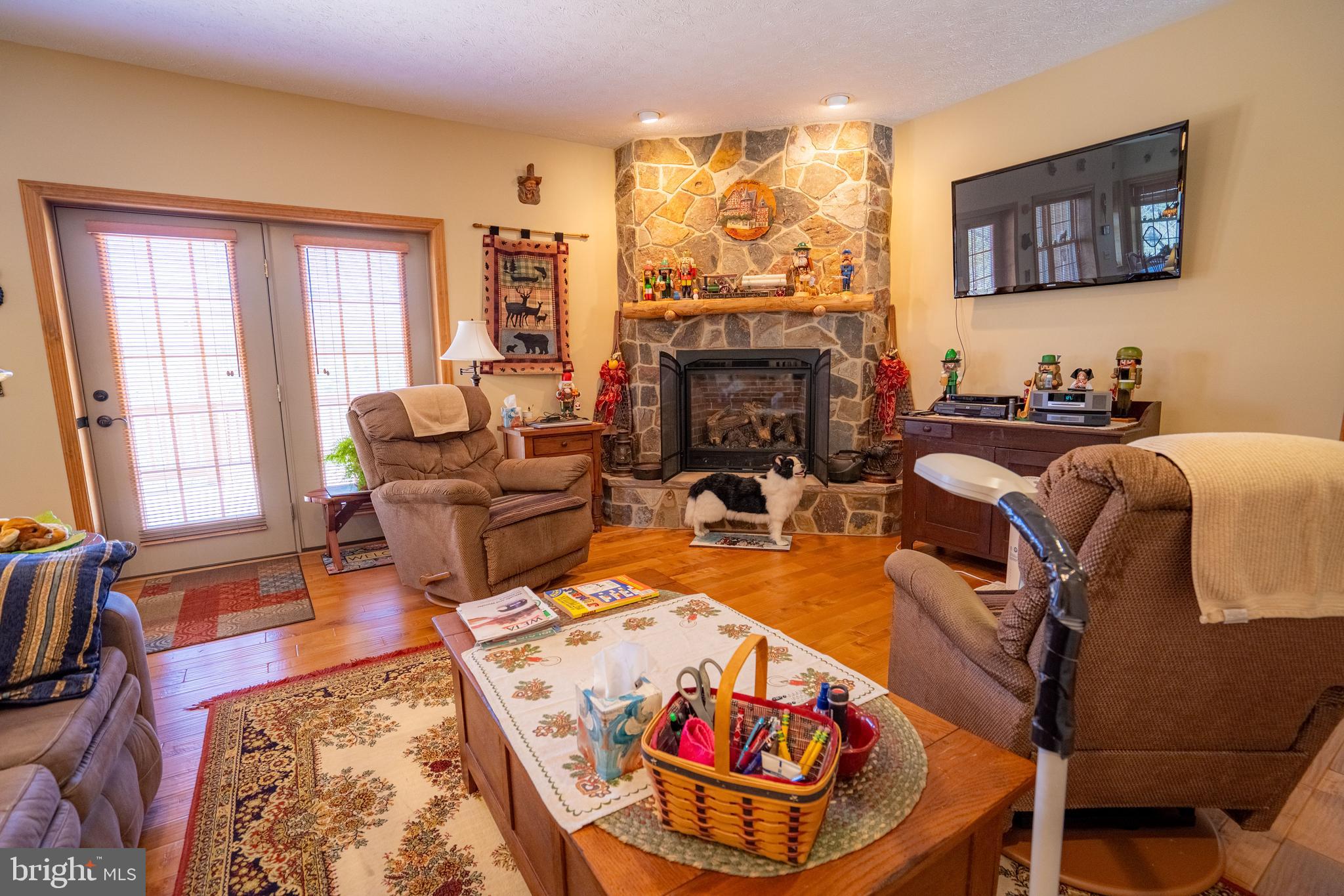 OLD MILL MANOR - Residential