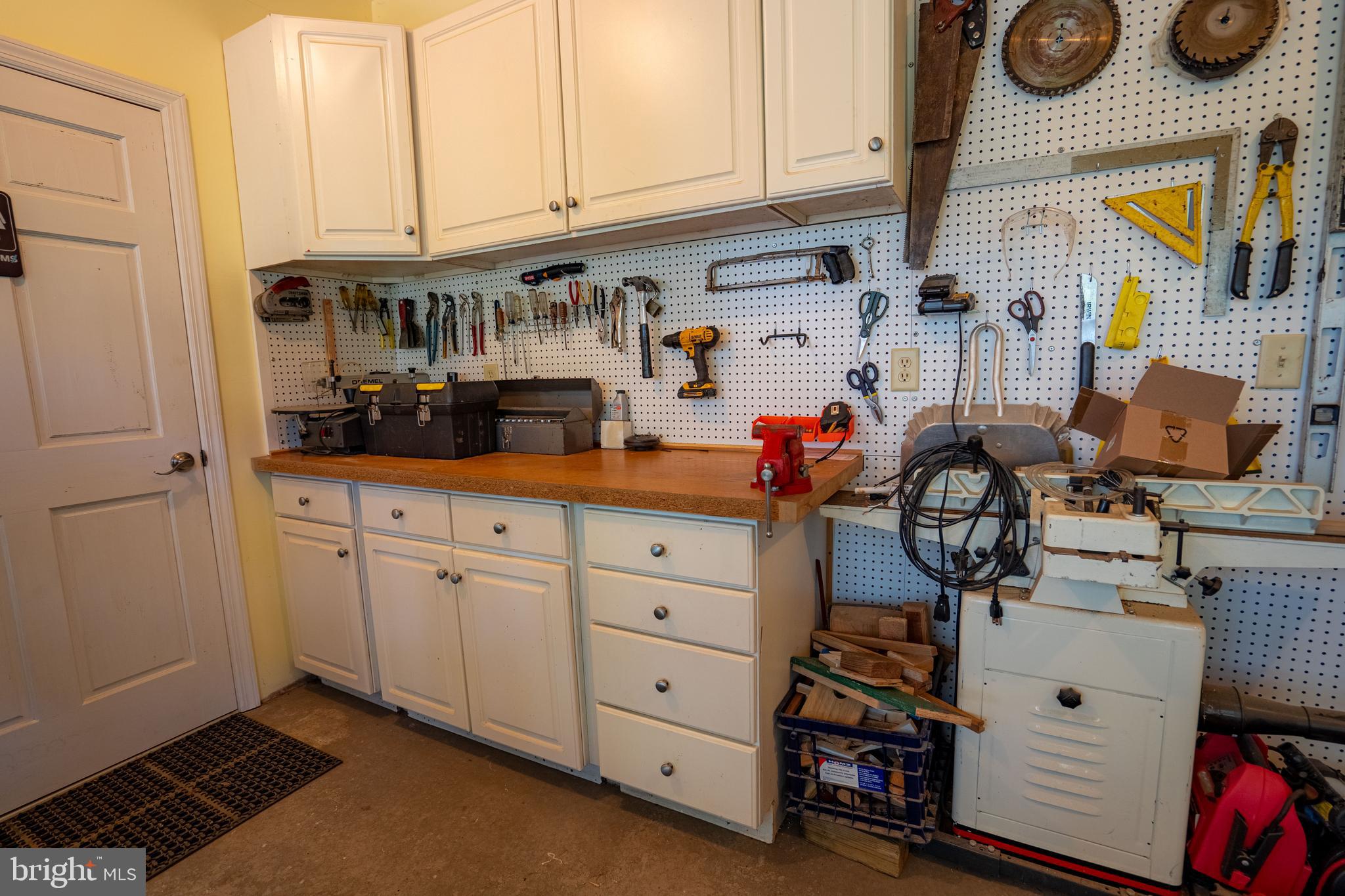 OLD MILL MANOR - Residential