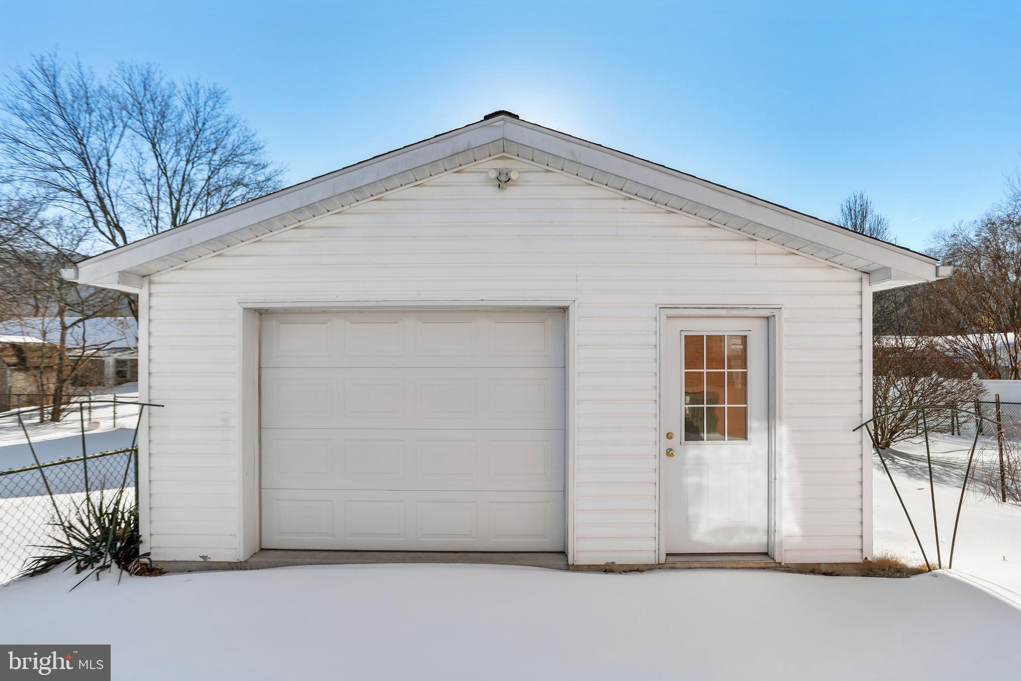 LUDWICK AIRPORT - Residential