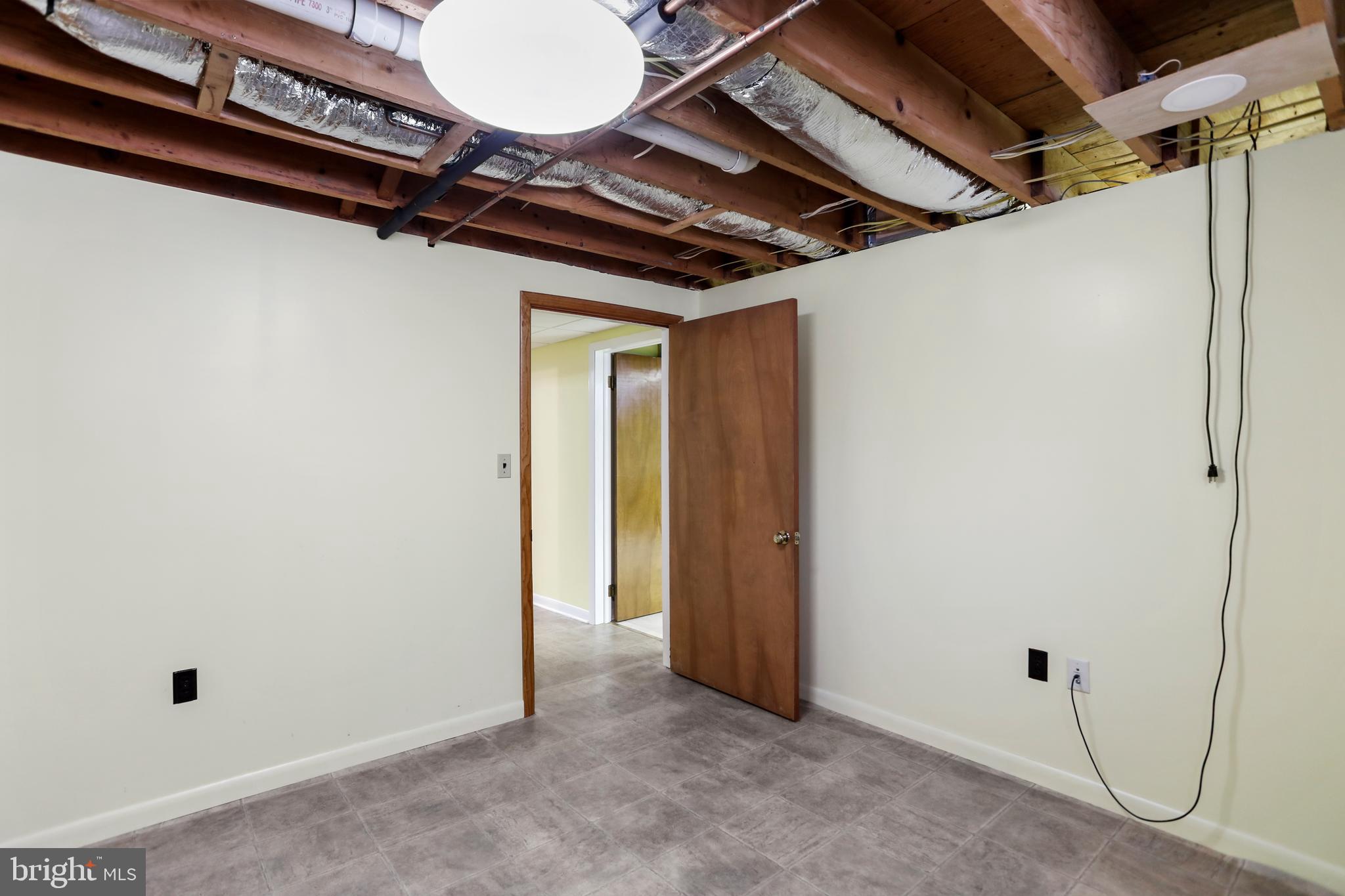 LUDWICK AIRPORT - Residential