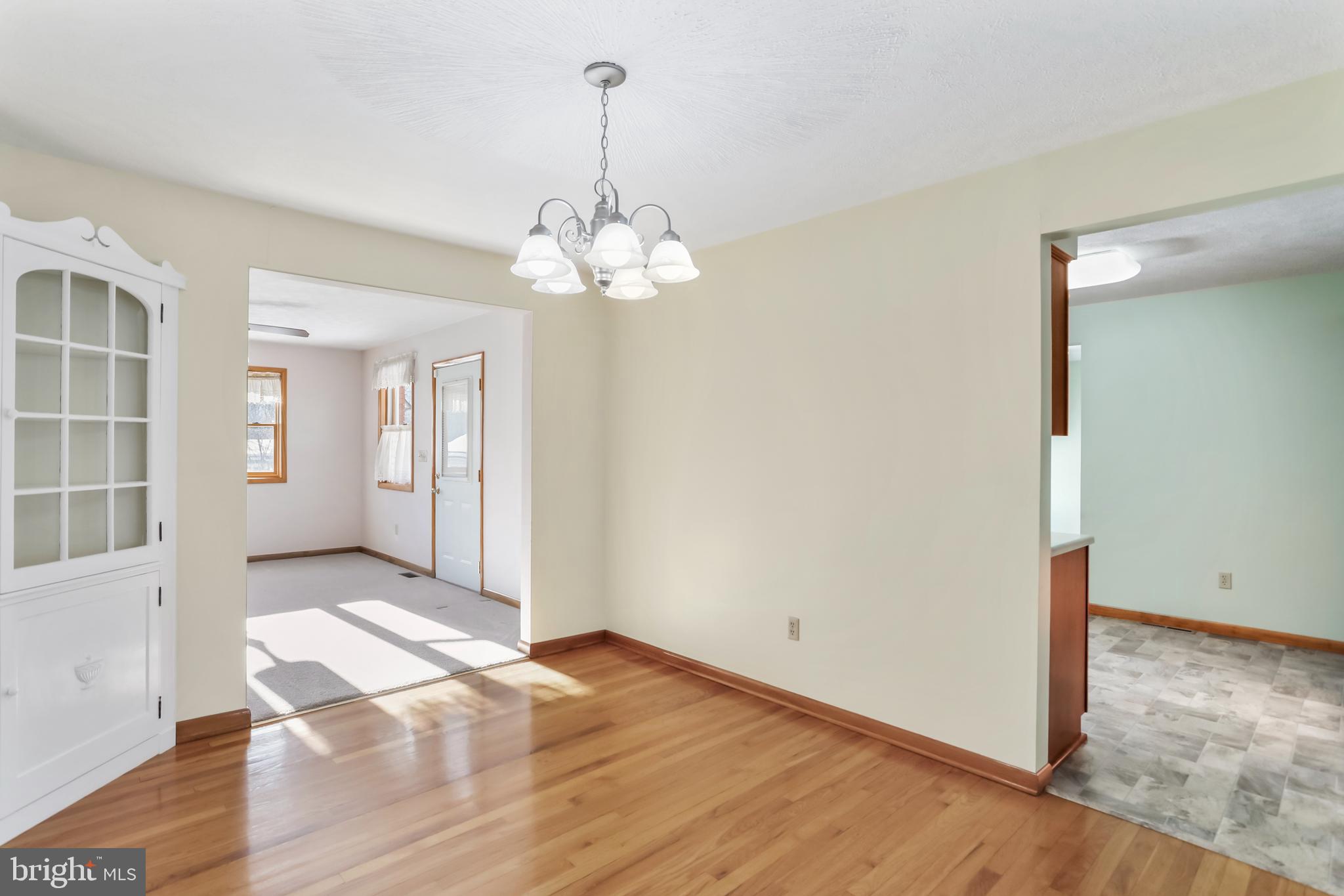 LUDWICK AIRPORT - Residential