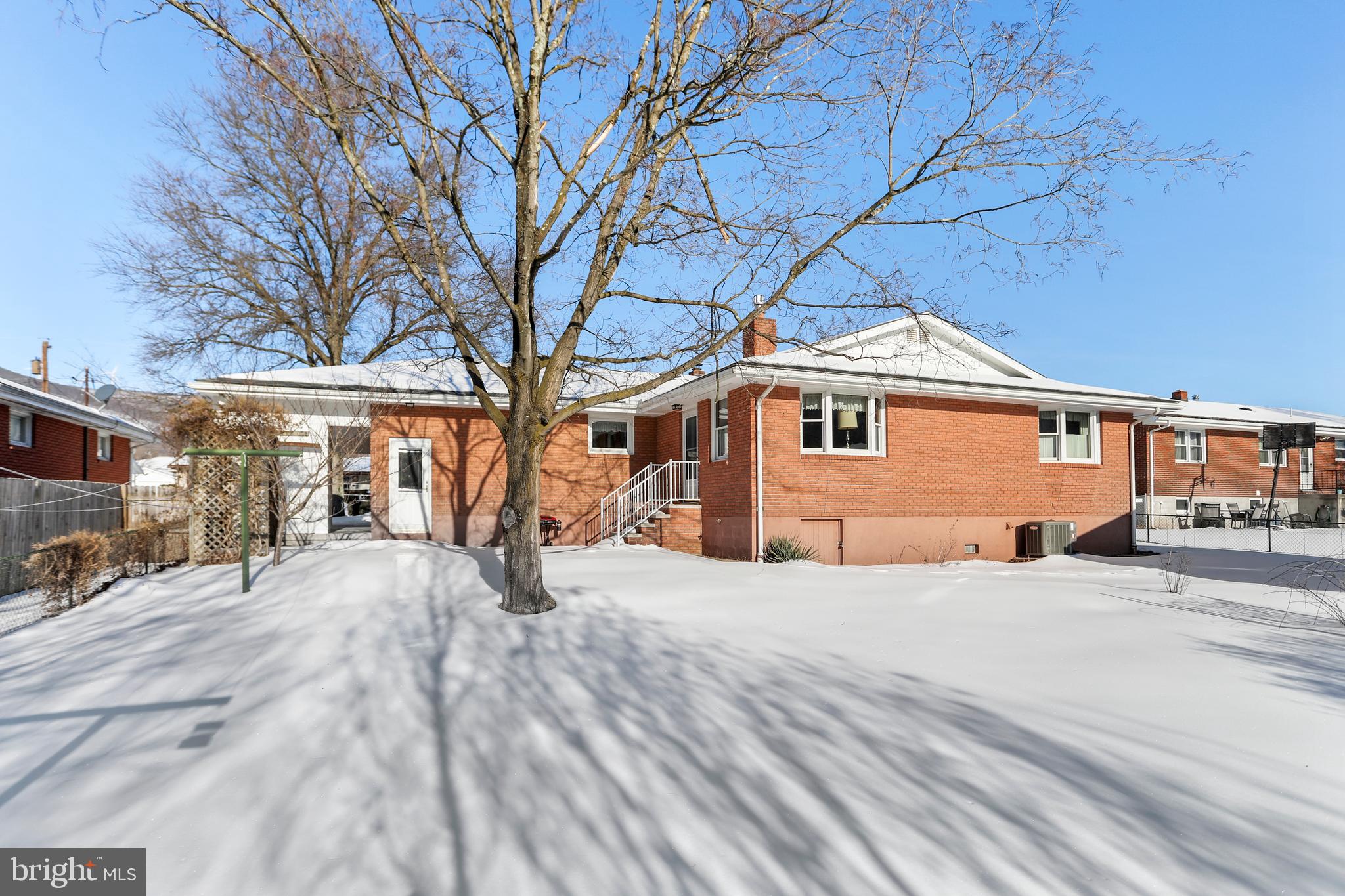 LUDWICK AIRPORT - Residential