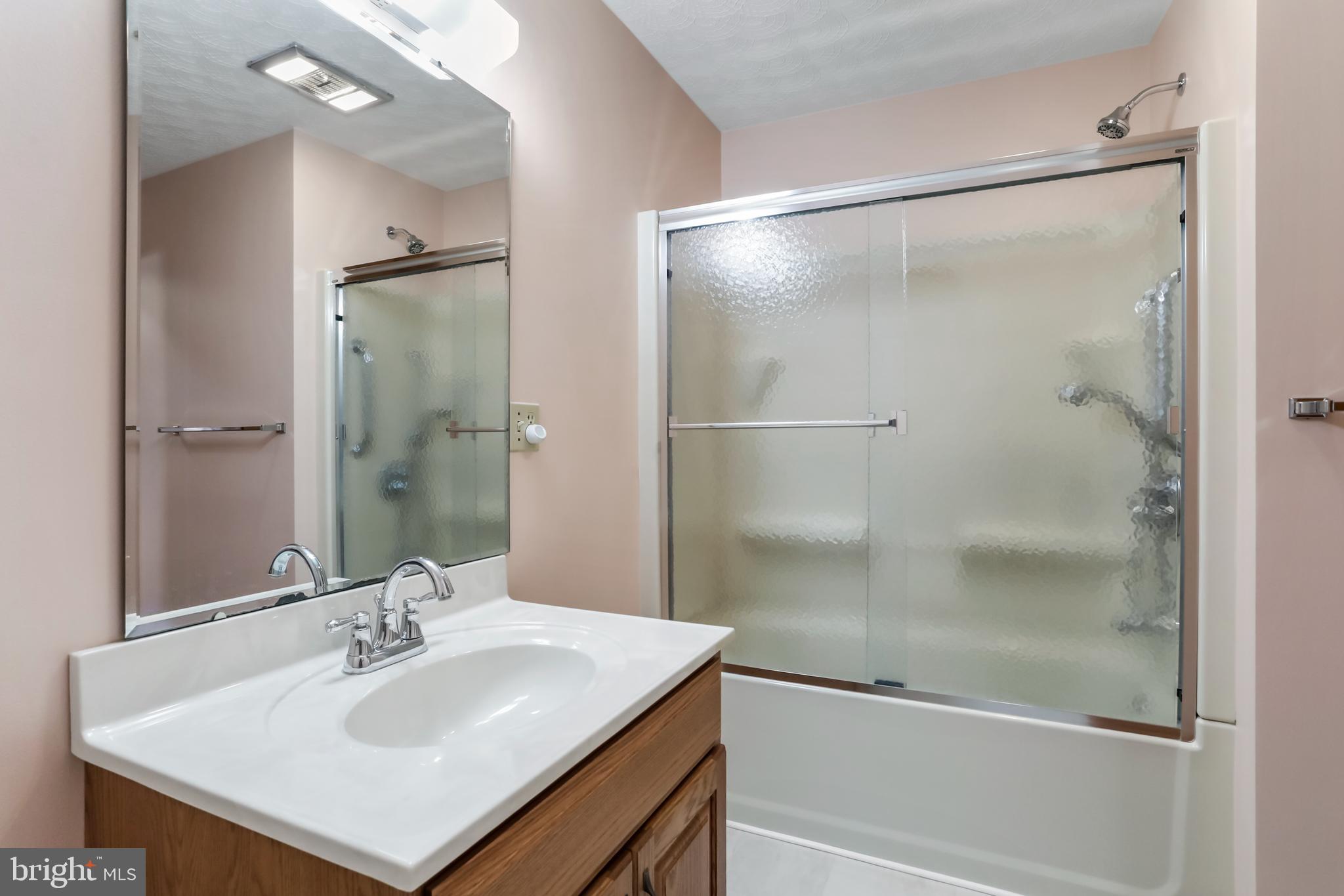 LUDWICK AIRPORT - Residential