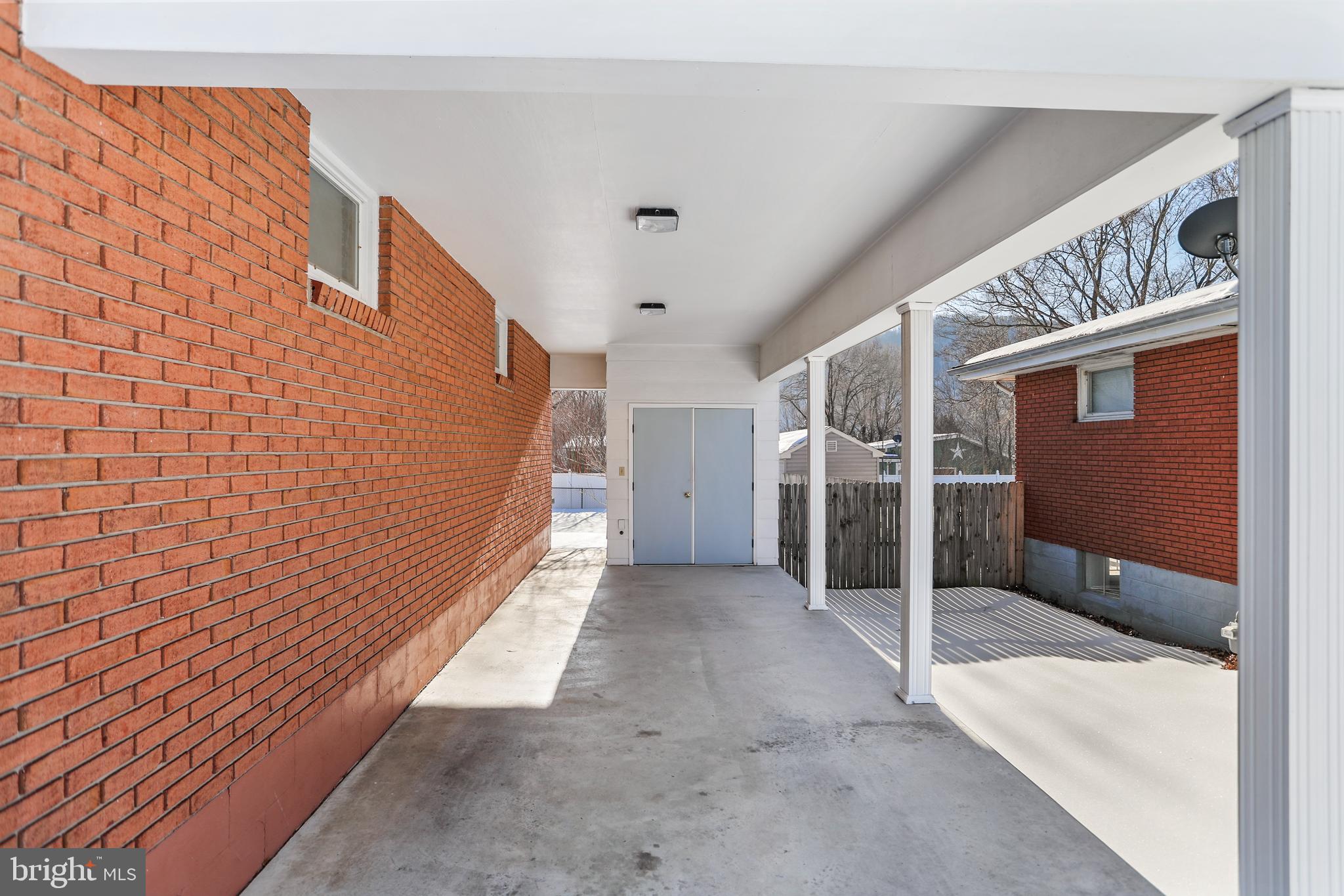 LUDWICK AIRPORT - Residential