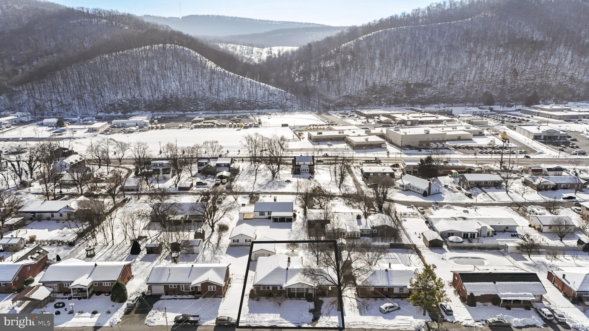 LUDWICK AIRPORT - Residential