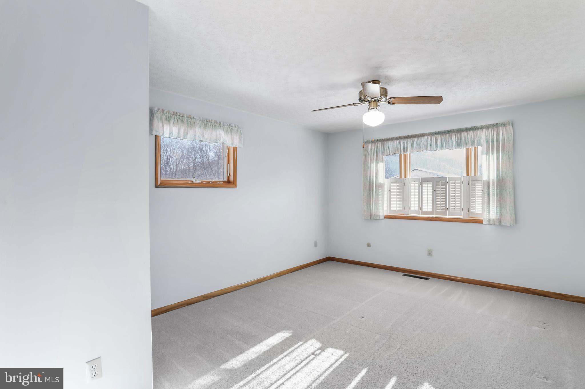 LUDWICK AIRPORT - Residential