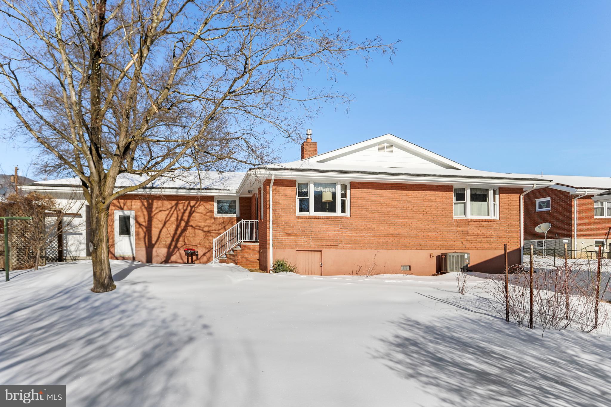 LUDWICK AIRPORT - Residential