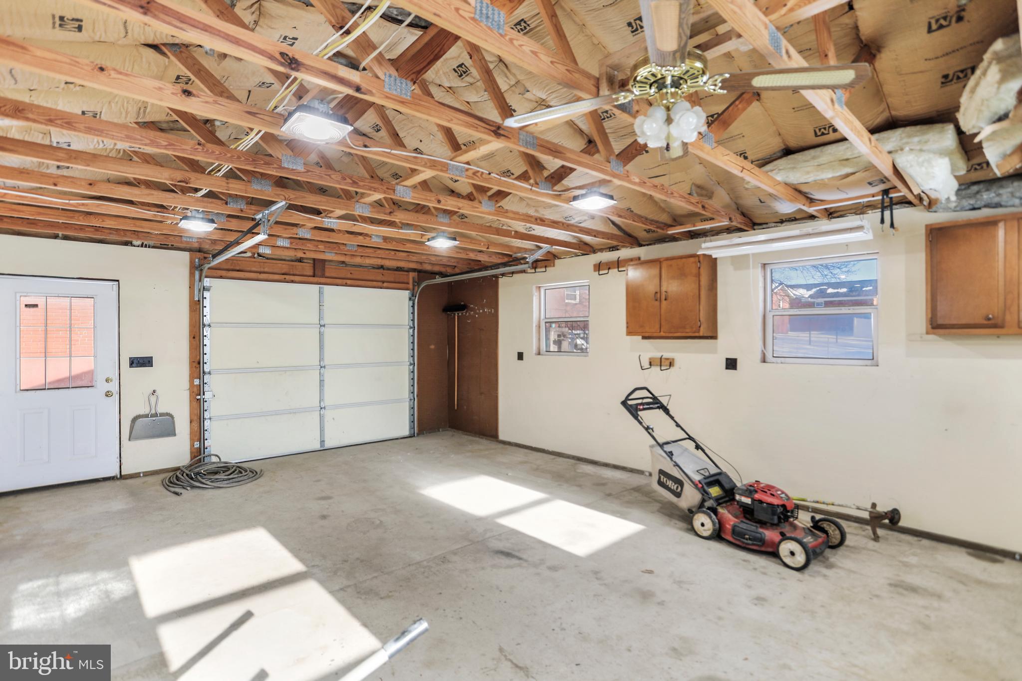 LUDWICK AIRPORT - Residential