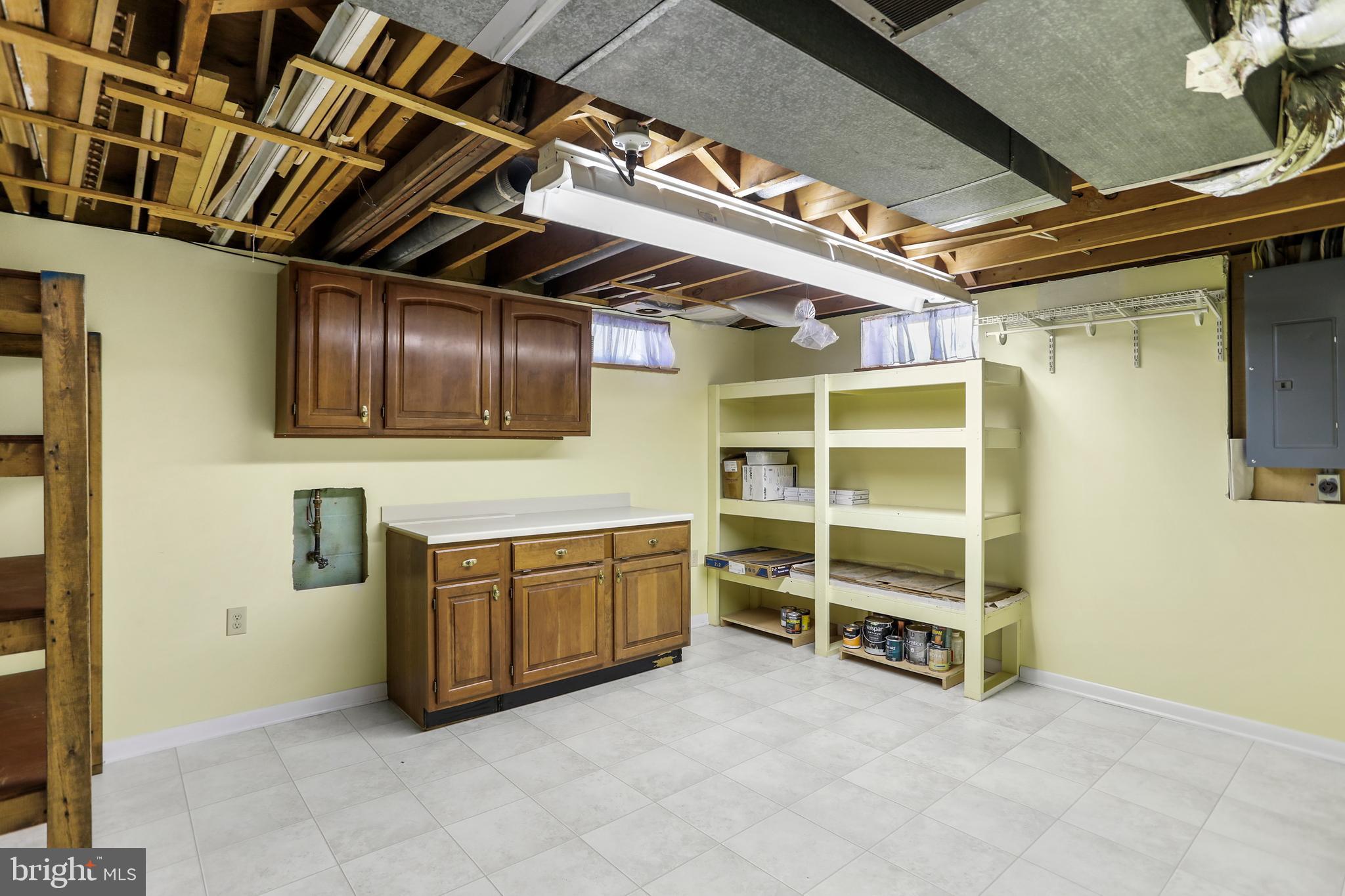 LUDWICK AIRPORT - Residential