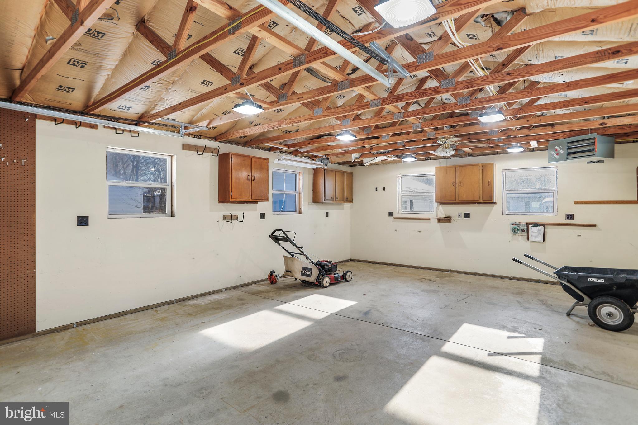 LUDWICK AIRPORT - Residential