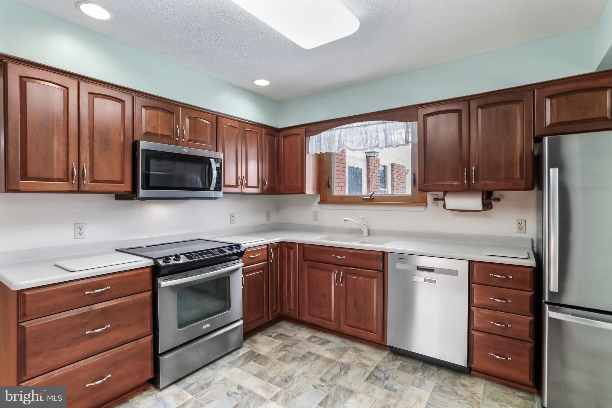 LUDWICK AIRPORT - Residential