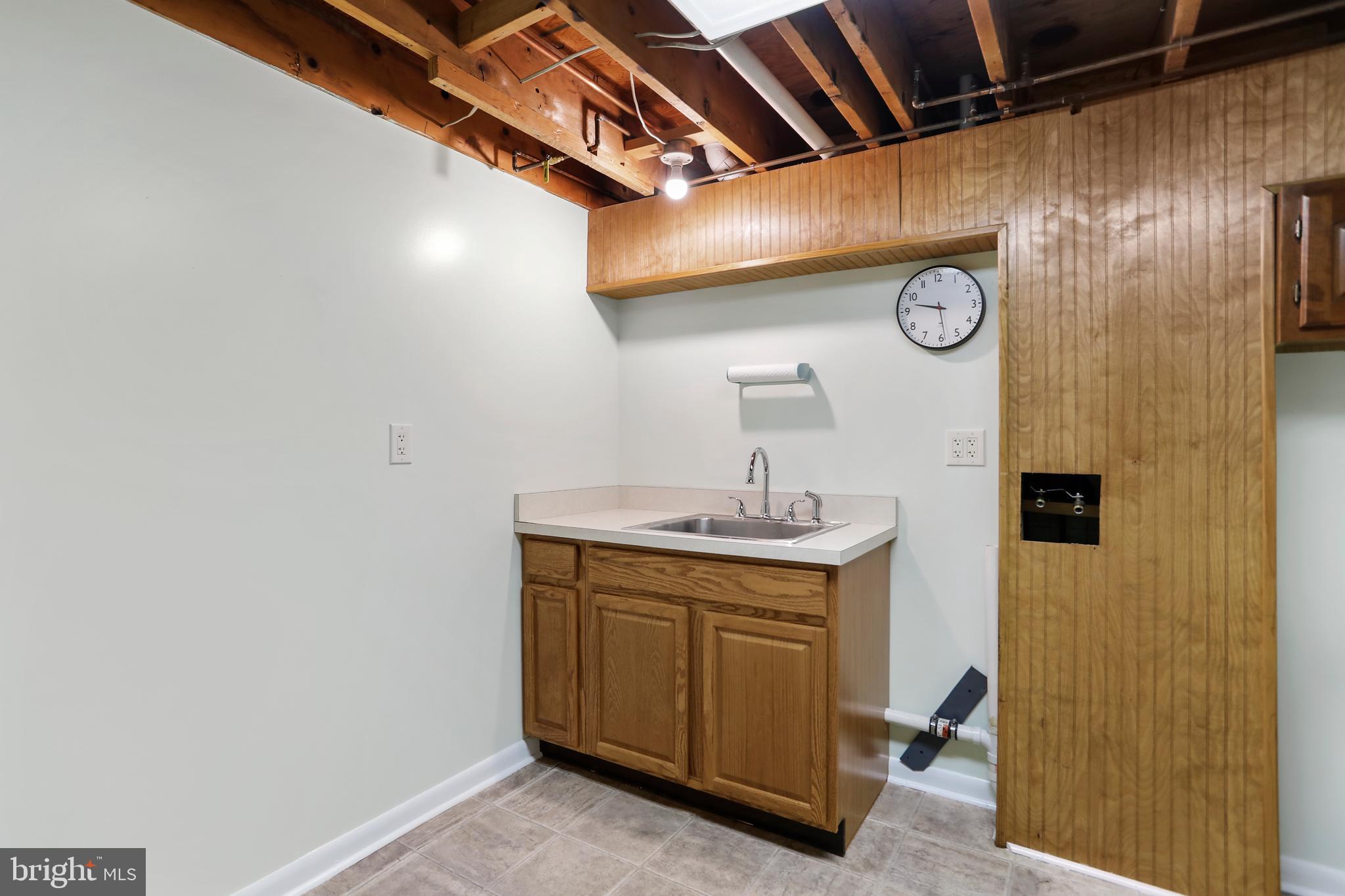 LUDWICK AIRPORT - Residential