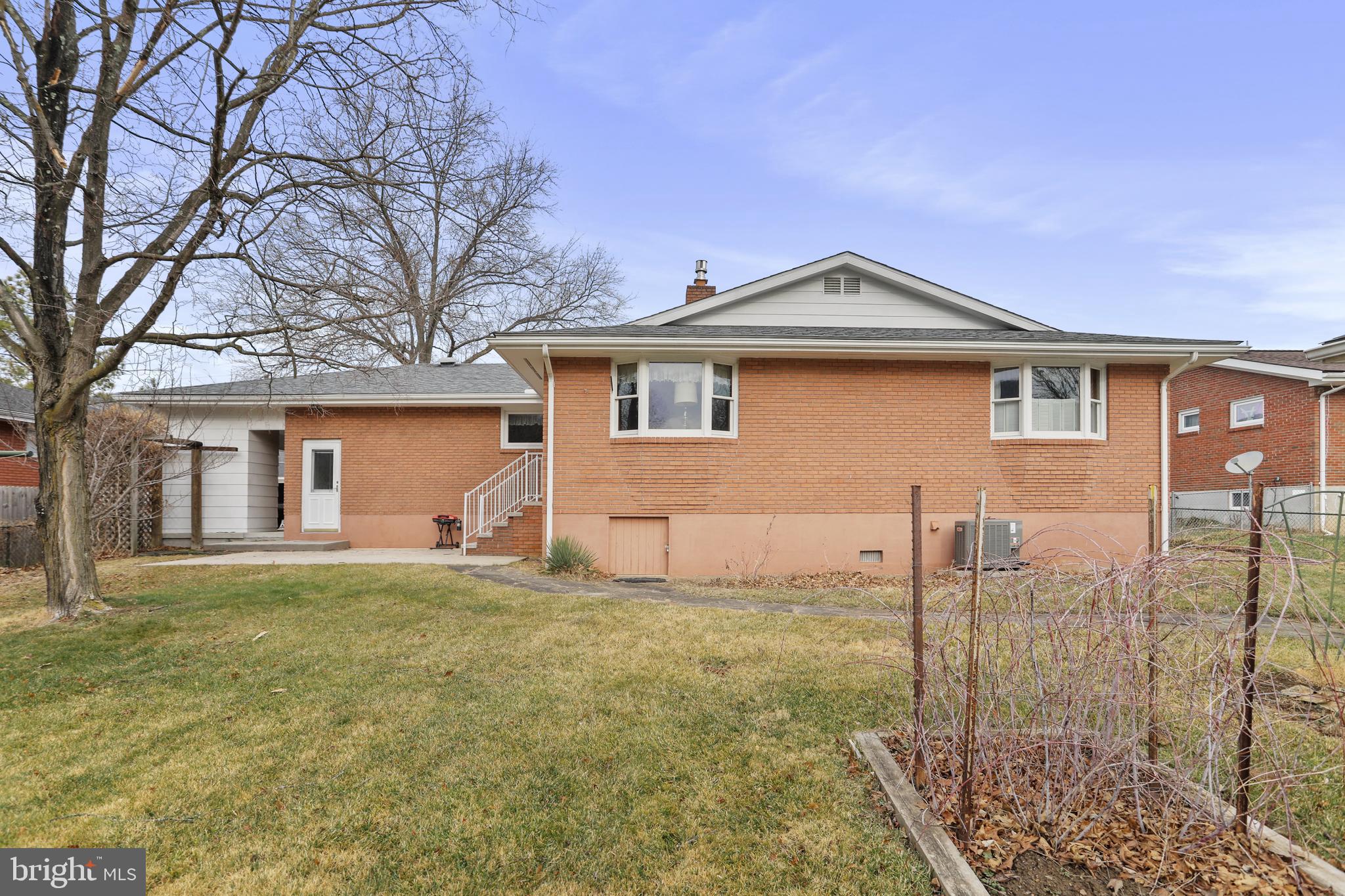 LUDWICK AIRPORT - Residential