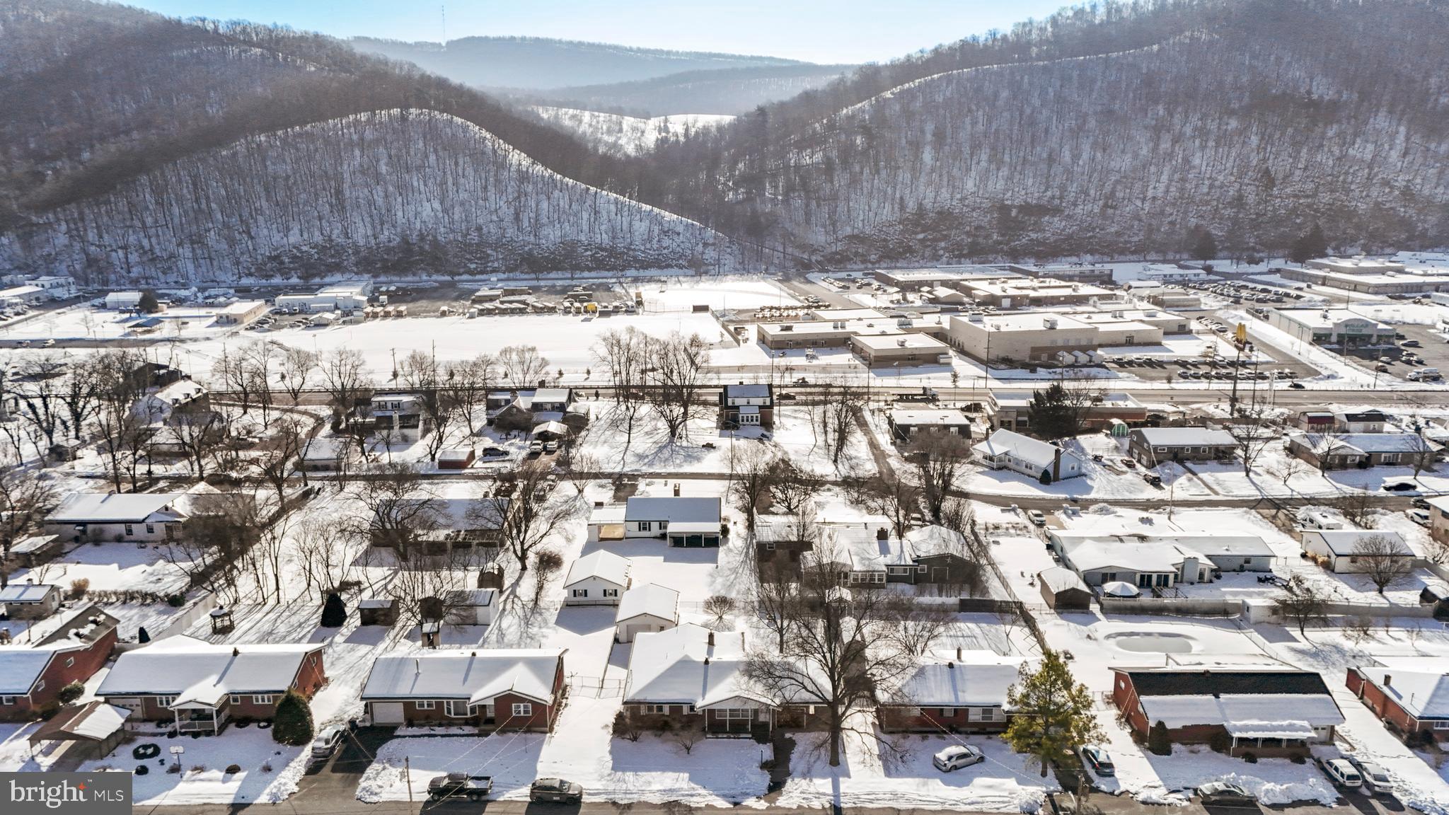 LUDWICK AIRPORT - Residential