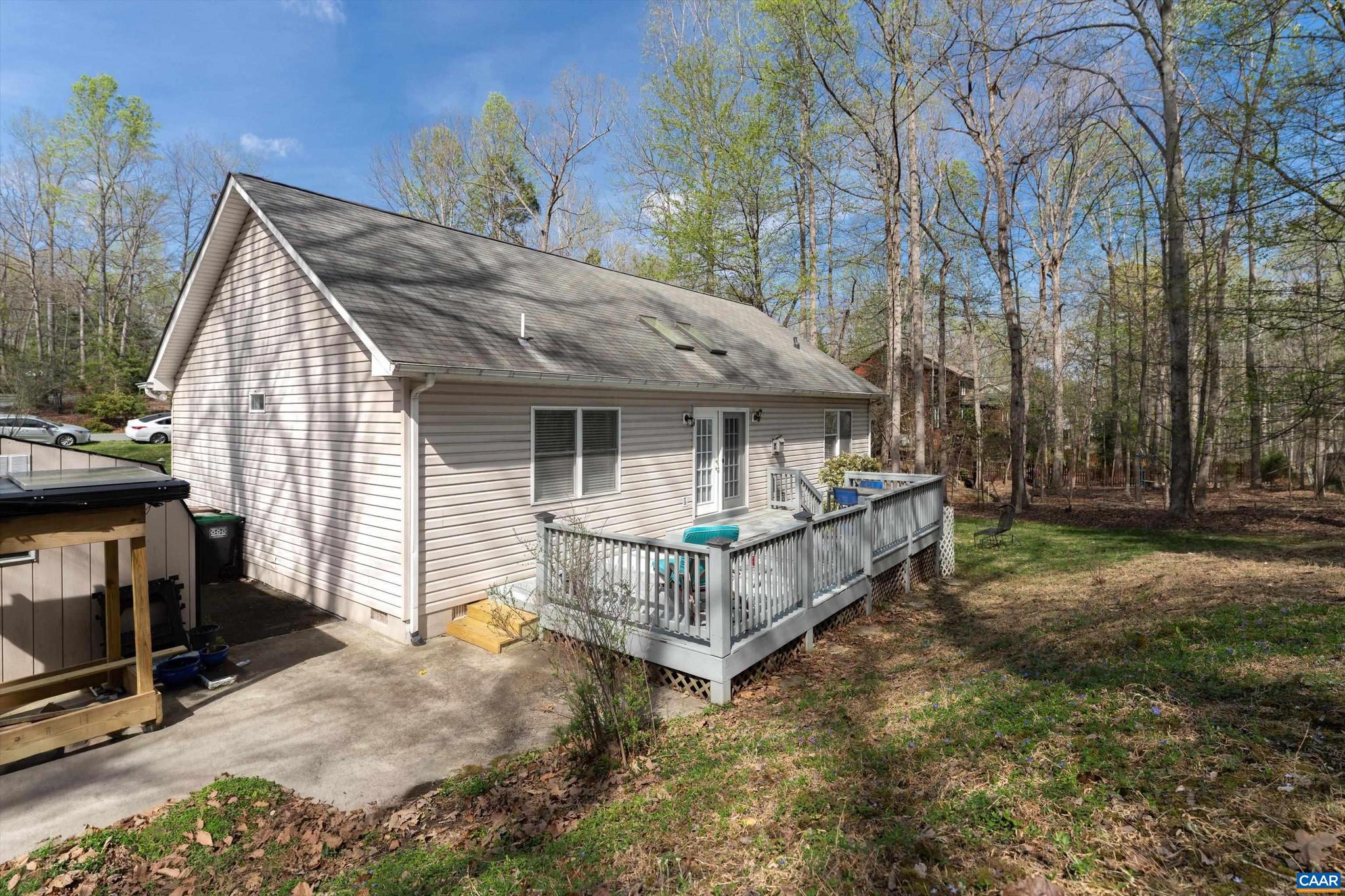 LAKE MONTICELLO - Residential