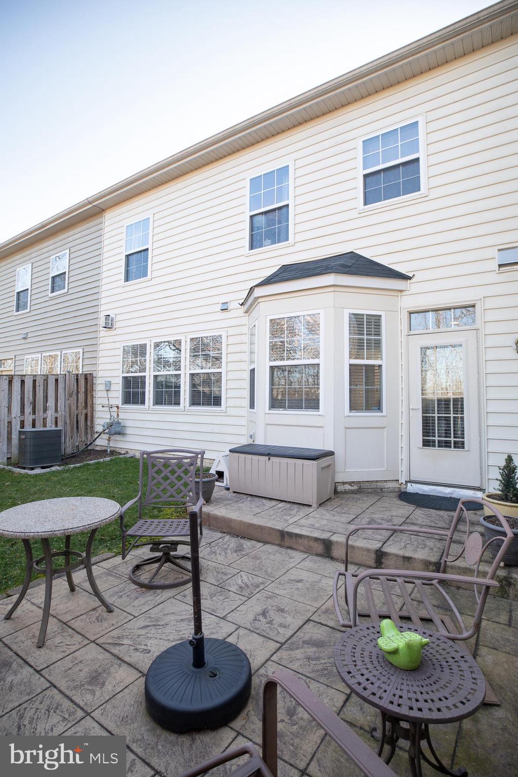 WAKELAND MANOR - Residential Lease