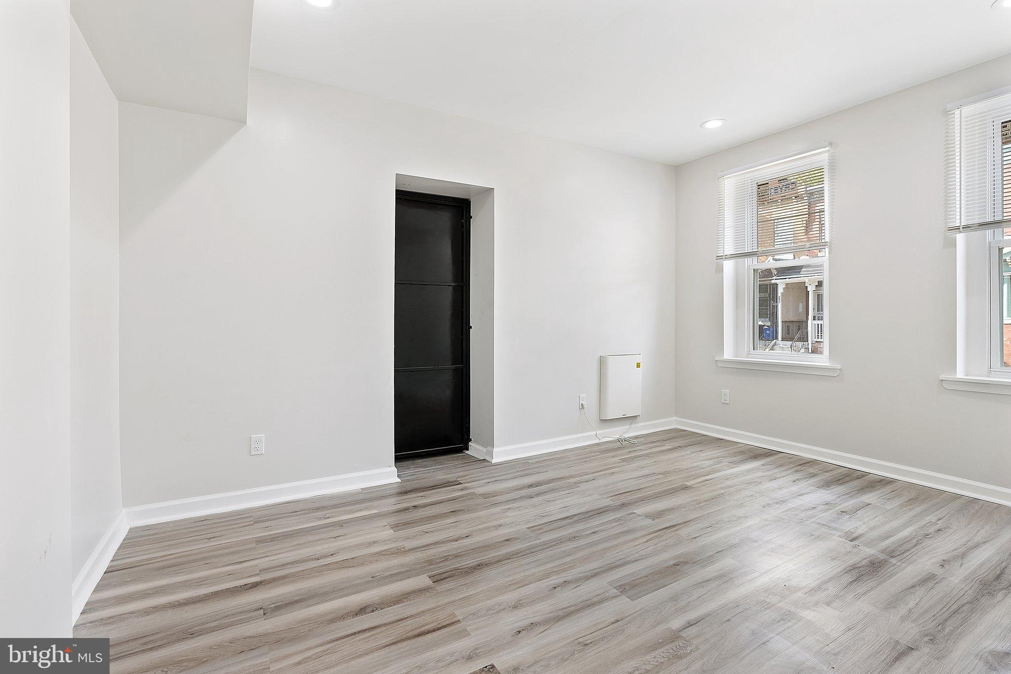 2 bedroom unit near Temple Medical School. Broad and Erie are approximately 1 block making all of the areas easily accessible.
Rear fenced yard and on-site laundry.