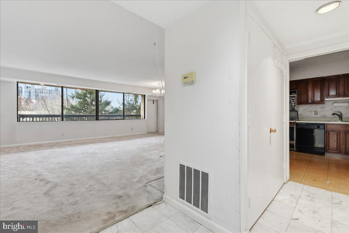 SKYLINE HOUSE - Residential