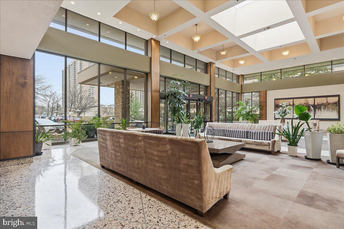 SKYLINE HOUSE - Residential