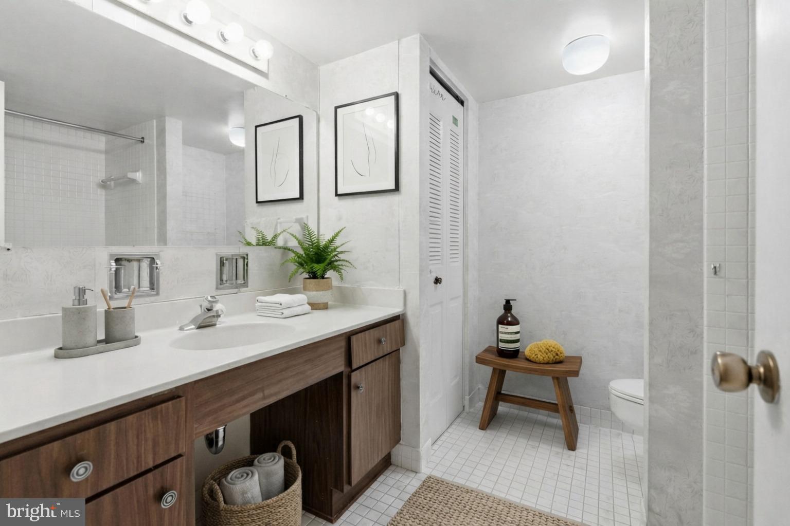 SKYLINE HOUSE - Residential