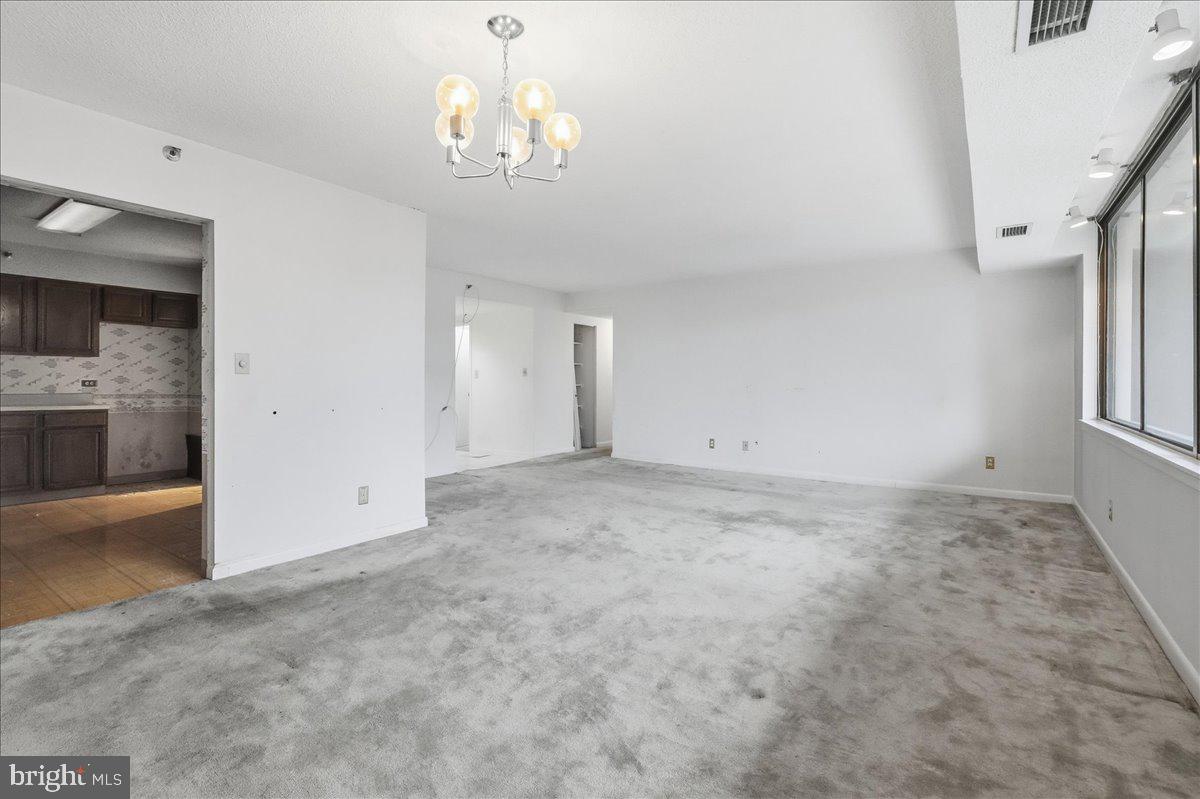 SKYLINE HOUSE - Residential