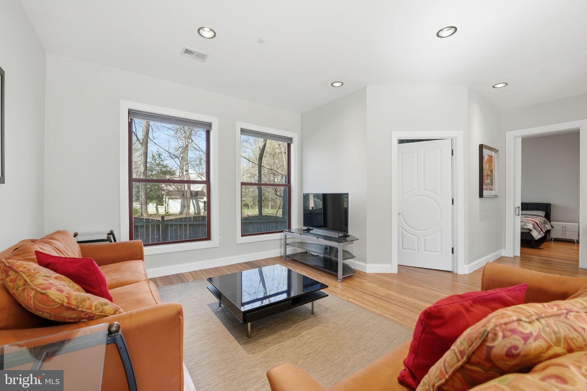 PT ROCKVILLE OUT RES 3 - Residential