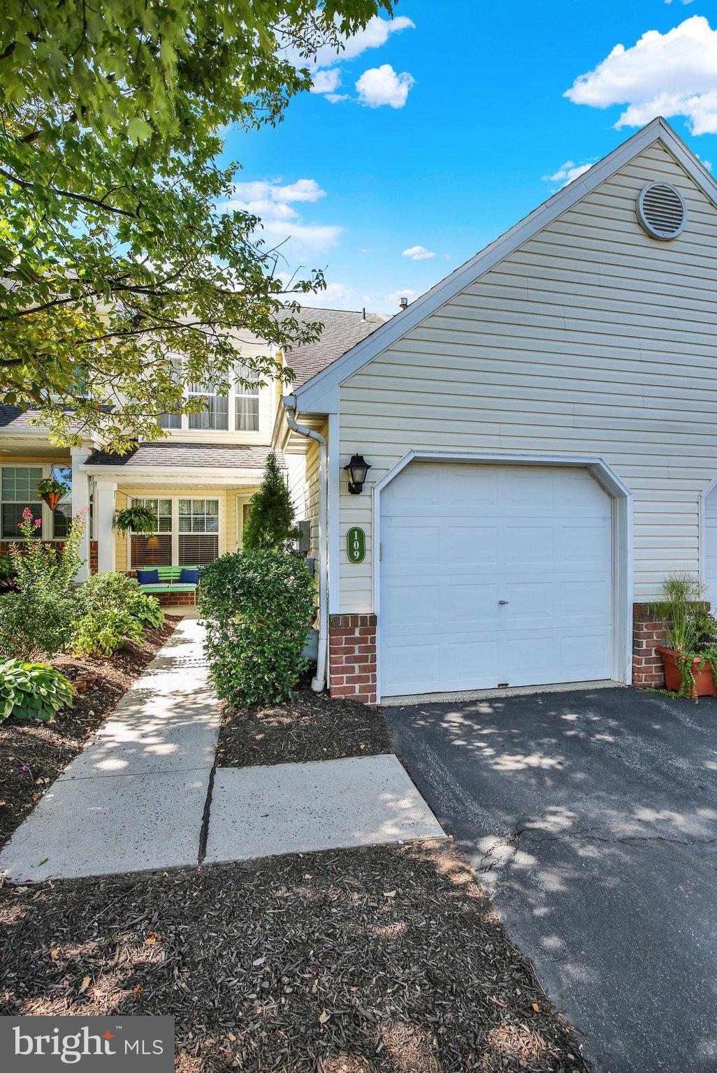 109 HICKORY LANE