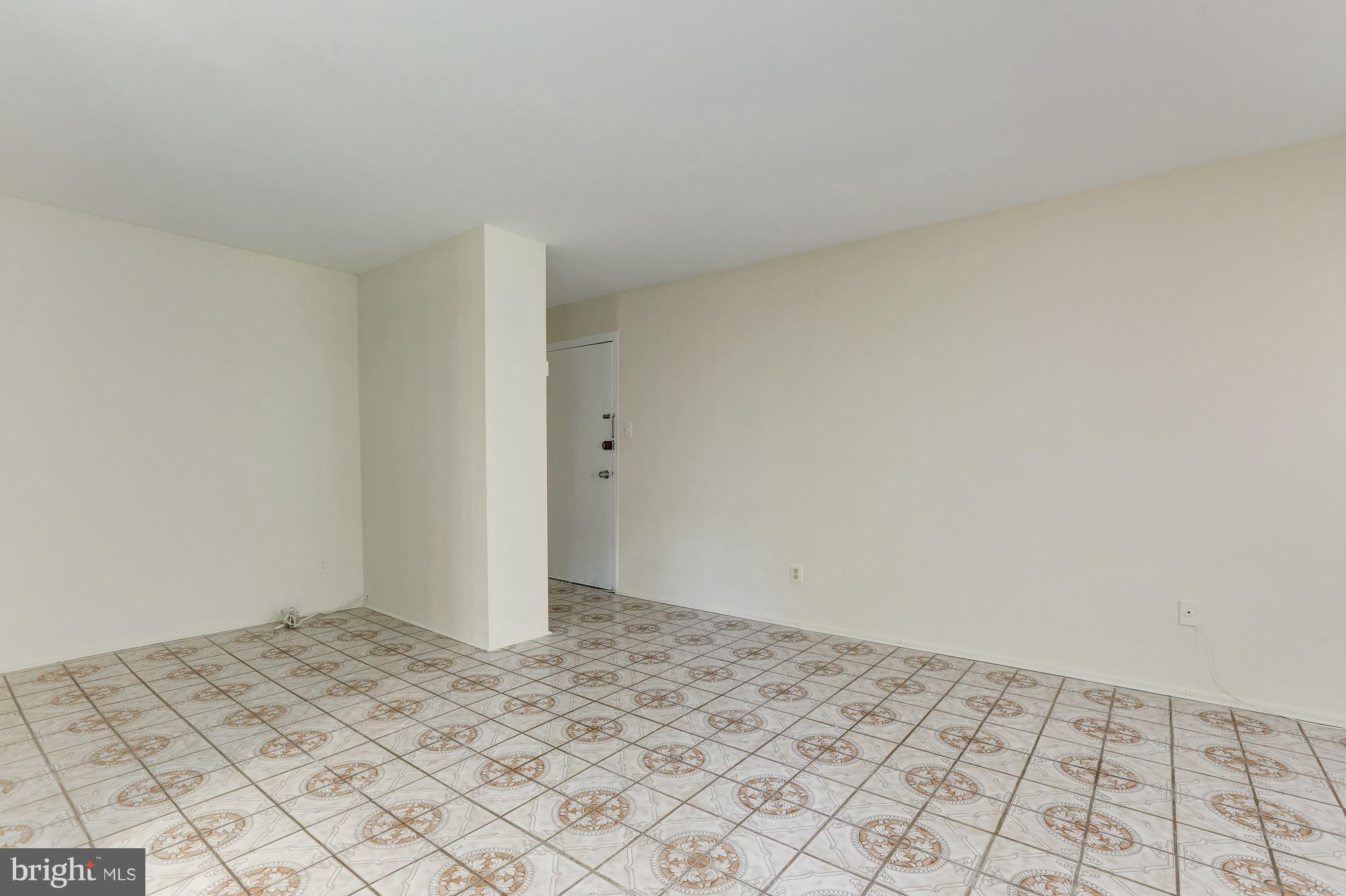 YORKTOWNE SQUARE - Residential