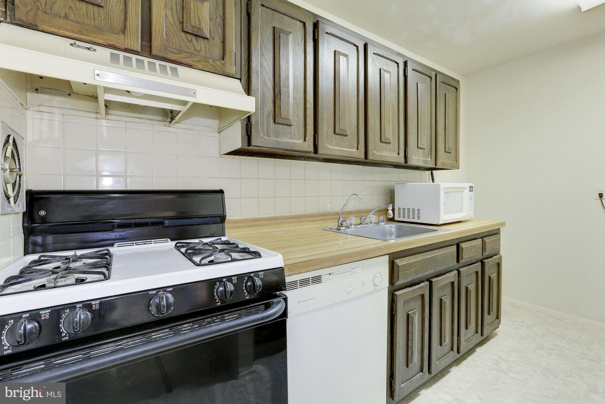 YORKTOWNE SQUARE - Residential