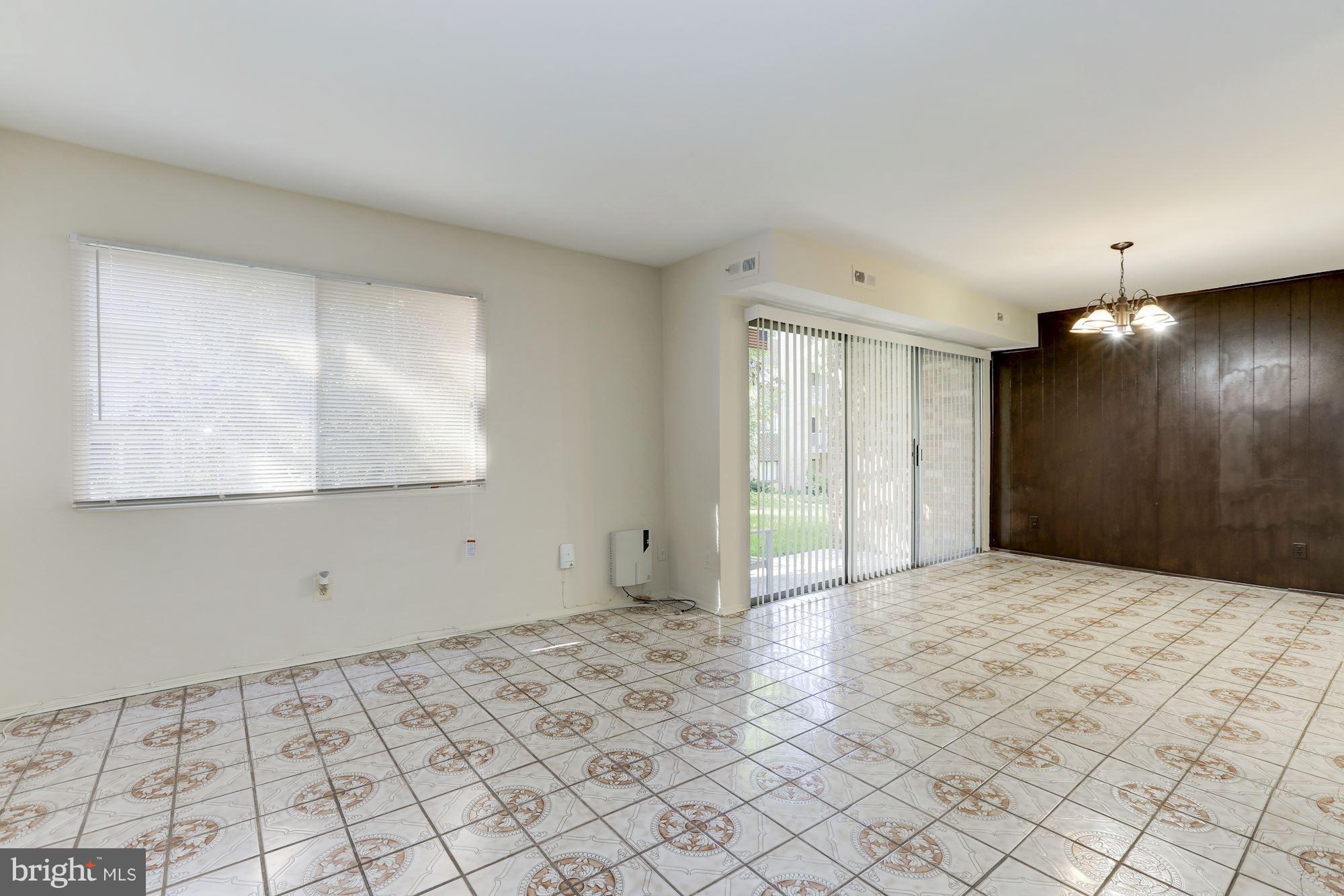 YORKTOWNE SQUARE - Residential