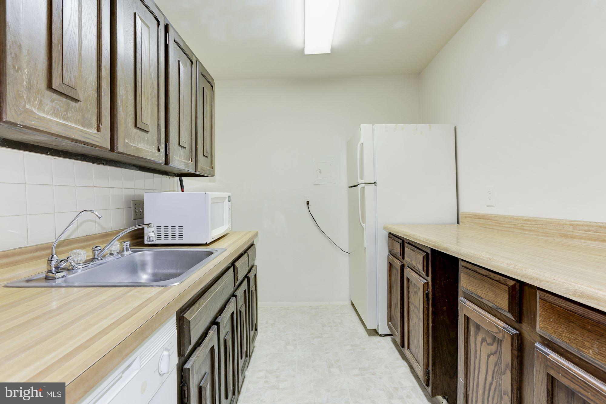 YORKTOWNE SQUARE - Residential