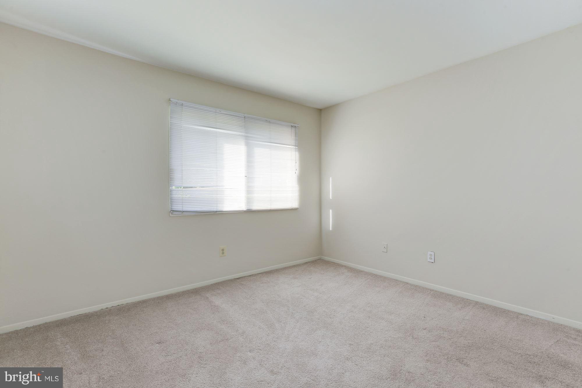 YORKTOWNE SQUARE - Residential