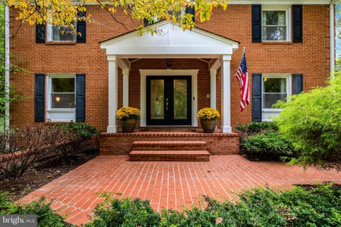 Homes For Sale - 10015 Saddle Road<br/> VIENNA, VA 22181